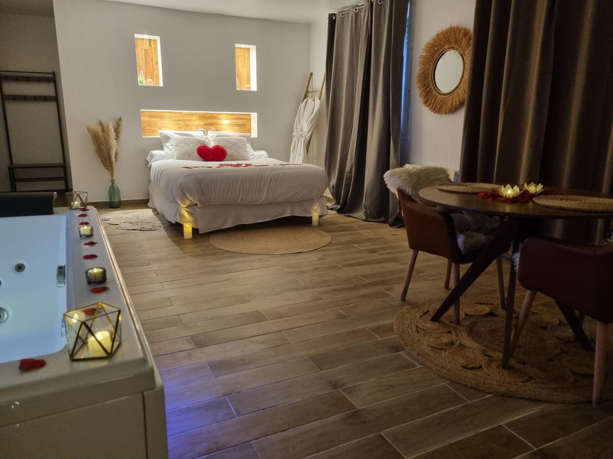 Suite De Charme Avec Jacuzzi Et Jardin Privatif Paris Au Calme Saint-Prix  Ngoại thất bức ảnh