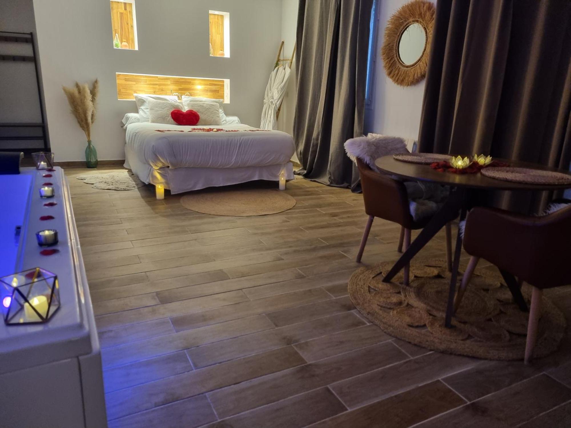 Suite De Charme Avec Jacuzzi Et Jardin Privatif Paris Au Calme Saint-Prix  Ngoại thất bức ảnh