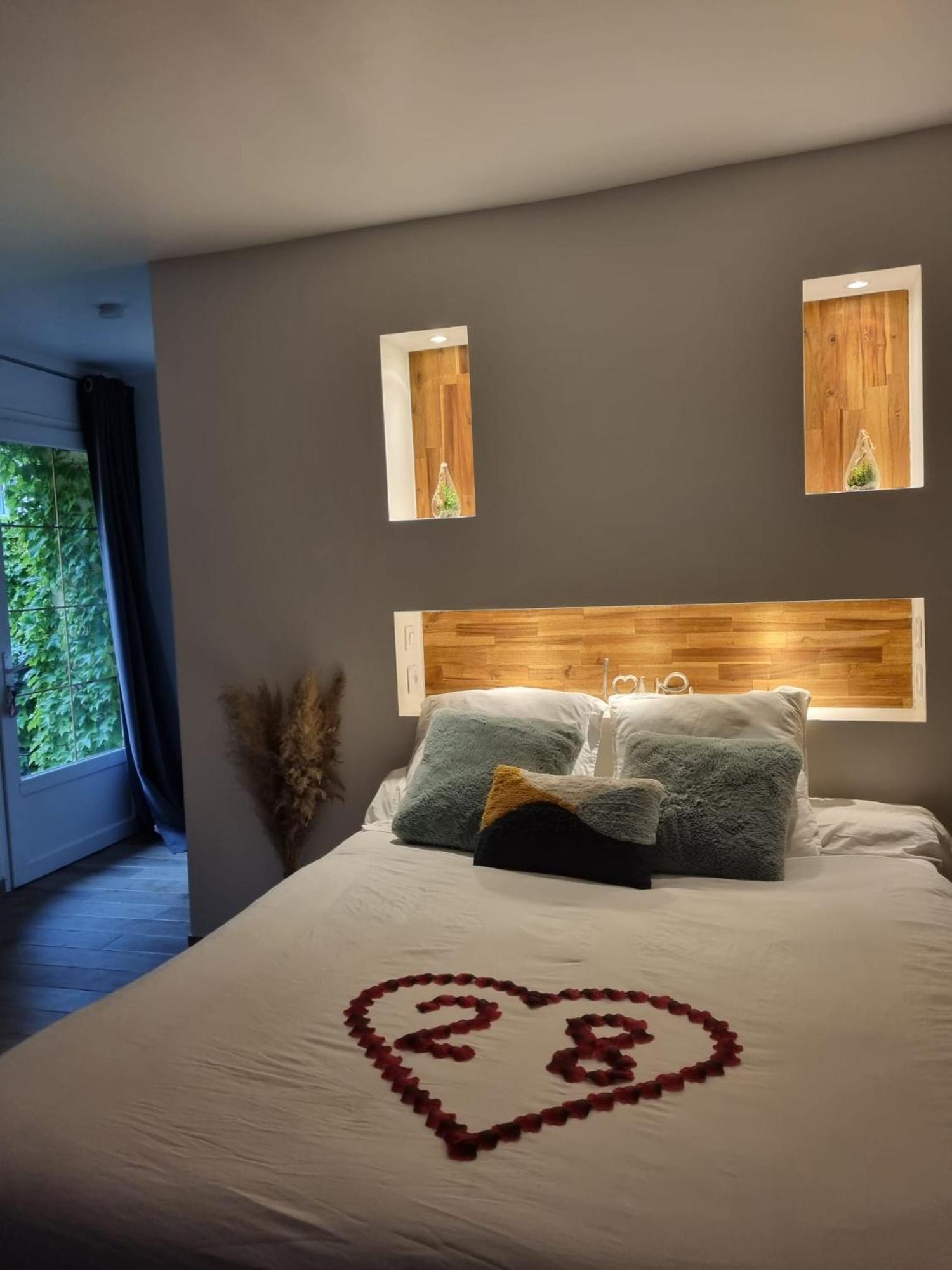 Suite De Charme Avec Jacuzzi Et Jardin Privatif Paris Au Calme Saint-Prix  Ngoại thất bức ảnh