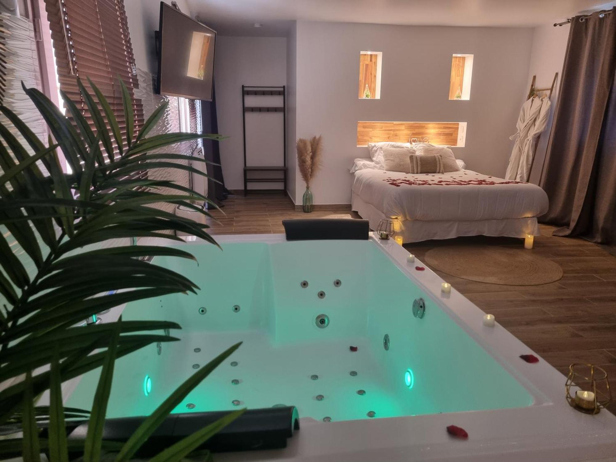 Suite De Charme Avec Jacuzzi Et Jardin Privatif Paris Au Calme Saint-Prix  Ngoại thất bức ảnh