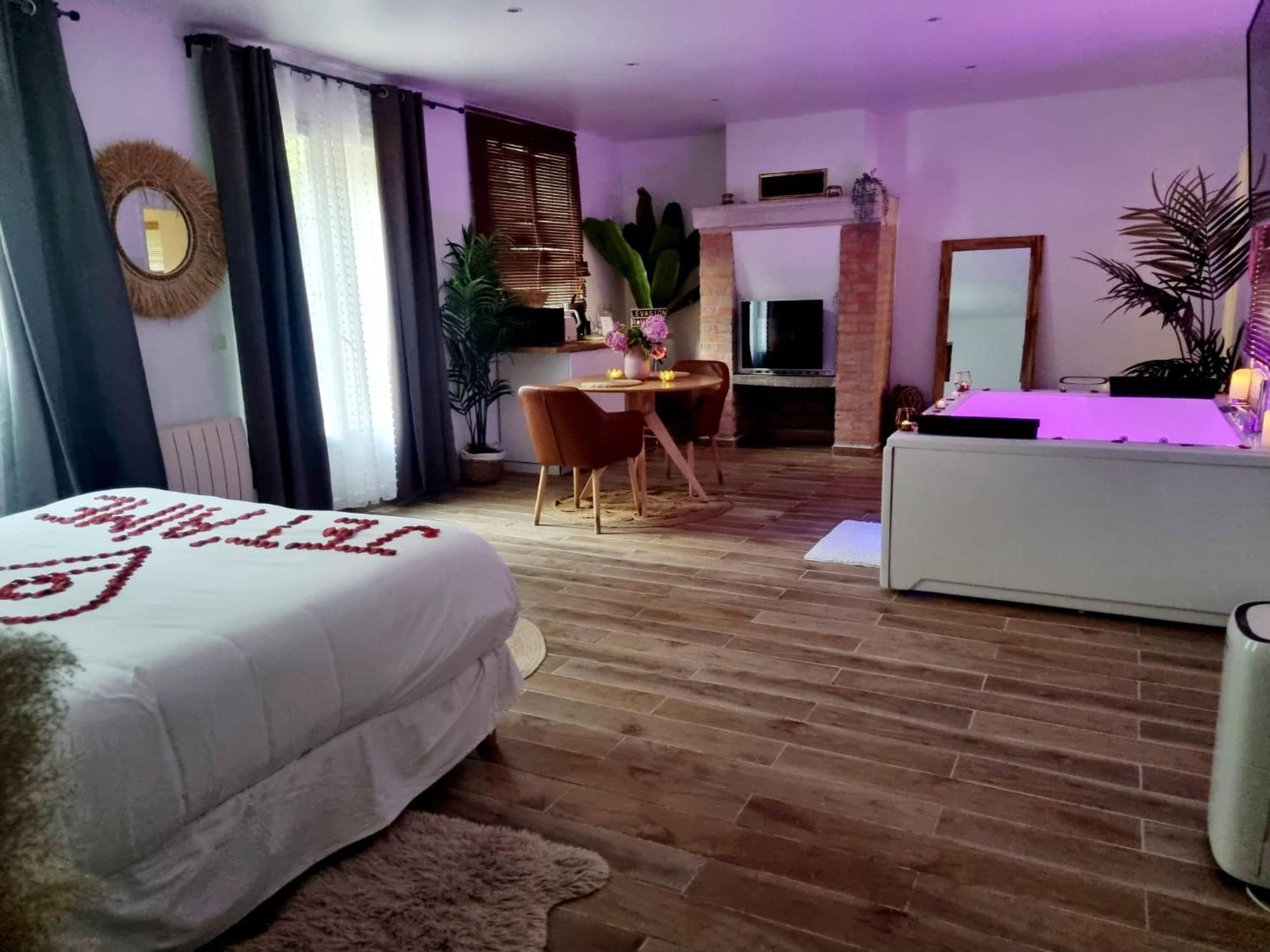 Suite De Charme Avec Jacuzzi Et Jardin Privatif Paris Au Calme Saint-Prix  Ngoại thất bức ảnh