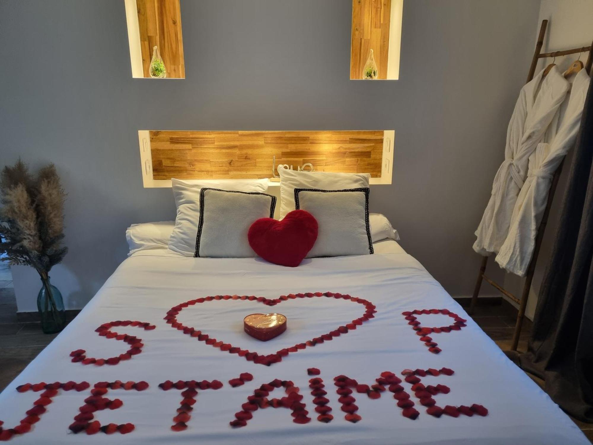 Suite De Charme Avec Jacuzzi Et Jardin Privatif Paris Au Calme Saint-Prix  Ngoại thất bức ảnh